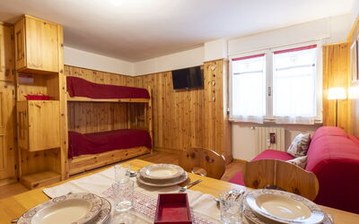 Accommodation:&nbsp;Andossi Studio Apartment 629.2