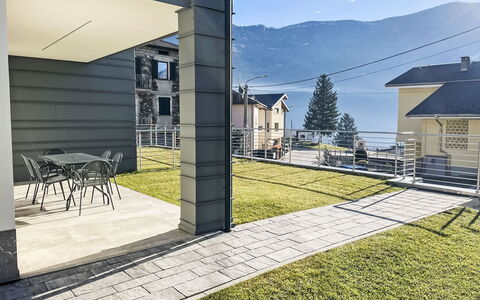 Valtellina 636: Shade, Balcony, Porch, Handrail, Walkway, Fence, Courtyard