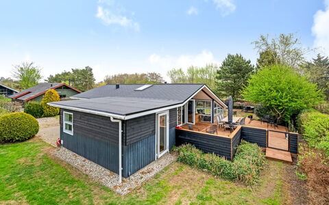 Ronja - 100M to the Fjord: Estate, Shade, Driveway, Farmhouse