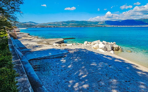 Robert: Blue, Water, Body Of Water, Coast, Coastal And Oceanic Landforms, Horizon, Sea, Cloud, Beach, Shore