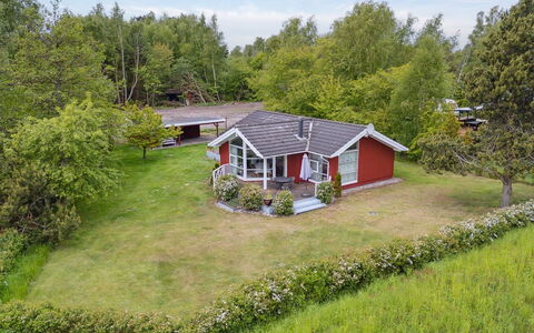 Hjalmine - 225M from the Sea: Vegetation, Shrub, Spring, Cottage, Garden, Shade, Backyard, Yard, Chair