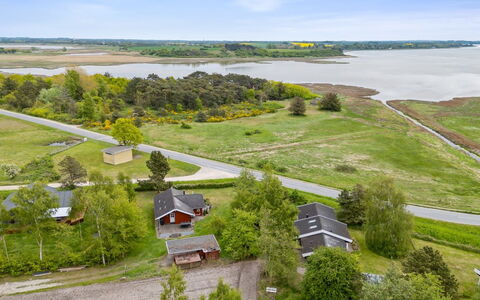 Hjalmine - 225M from the Sea: Vegetation, Shrub, Spring, Cottage, Garden, Shade, Backyard, Yard, Chair