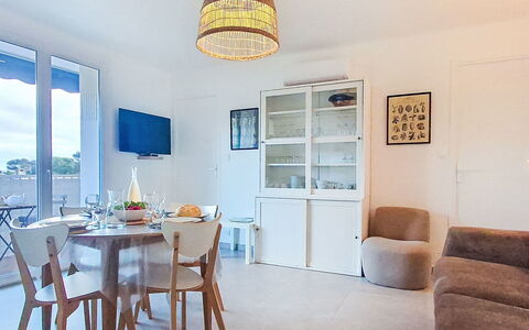 Les Amandiers: Door, Balcony, Chair, Outdoor Furniture, Yard, Driveway, Houseplant, Courtyard, Walkway, Flowerpot