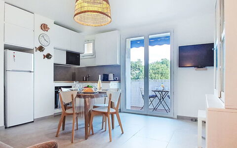 Les Amandiers: Door, Balcony, Chair, Outdoor Furniture, Yard, Driveway, Houseplant, Courtyard, Walkway, Flowerpot