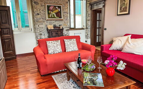 Casa Alfonso e Derna: Furniture, Interior Design, Couch, Flooring, Floor, Table, Room, Wood, Living Room, Picture Frame