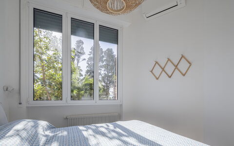 Green Home Seaside, Parking, Wifi, Ac, Genova Nerv: Bed, Bedding, Bedroom, Interior Design, Bed Sheet, Wall, Wood, Ceiling, Linens, Home