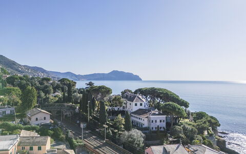 Green Home Seaside, Parking, Wifi, Ac, Genova Nerv: Building, Residential Area, House, Home, Coast, Landscape, Hill, Coastal And Oceanic Landforms, Sea, Human Settlement
