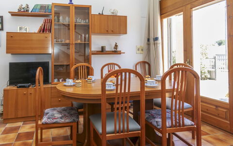 Palmera i: Furniture, Interior Design, Wood, Flooring, Cabinetry, Table, Dining Room, Chair, Lighting, Kitchen & Dining Room Table