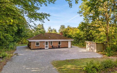 Wilma - 30Km from the Sea: Flooring, Floor, Ceiling, Interior Design, Countertop, Kitchen, Cabinetry, Room, Major Appliance, Light Fixture
