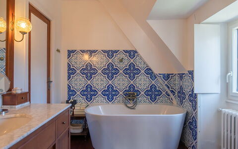 Maison Duquesne: Blue, Flooring, Plumbing Fixture, Interior Design, Floor, Bathroom, Tap, Plumbing, Tile, Ceiling
