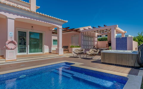 V8 Bastos - Vip Properties: 