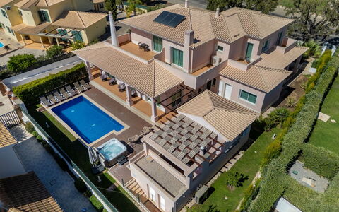 V8 Bastos - Vip Properties: 