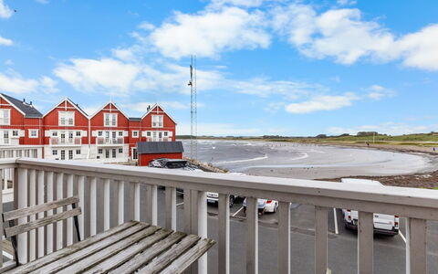 Annete - 20M from the Sea: Architecture, Home, Winter, Freezing, Resort Town, Balcony