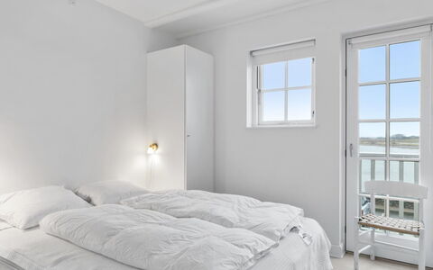 Annete - 20M from the Sea: Bedroom, Floor, Bed, Bedding, Bed Sheet, Ceiling, Linens, Apartment, Bed Frame