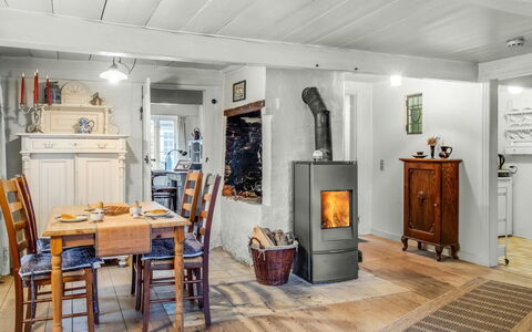 Deik - 25Km from the Sea: Estate, Shade, Driveway, Farmhouse