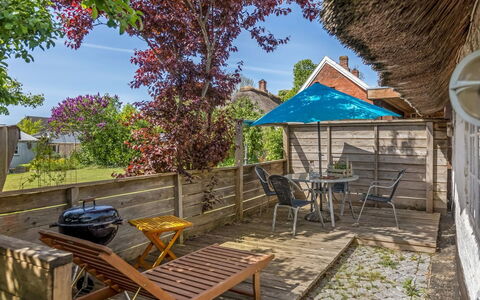 Deik - 25Km from the Sea: Estate, Shade, Driveway, Farmhouse
