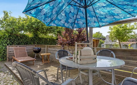 Deik - 25Km from the Sea: Estate, Shade, Driveway, Farmhouse