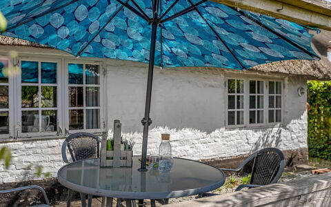 Deik - 25Km from the Sea: Estate, Shade, Driveway, Farmhouse