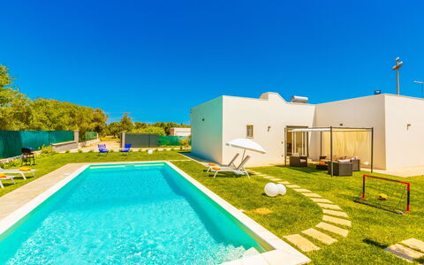 Villa Eufriama: Swimming Pool, Resort, Villa, Hotel, Artificial Turf