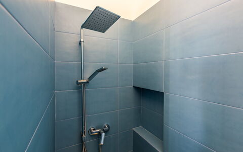 Villa Eufriama: Flooring, Plumbing Fixture, Floor, Shower Head, Bathroom, Shower, Tile, Shower Panel, Shower Bar, Plumbing