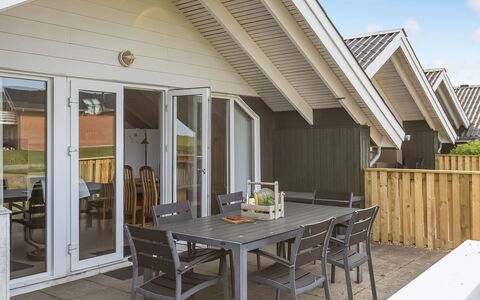 Reinhold - 1.9Km from the Sea: Estate, Shade, Driveway, Farmhouse