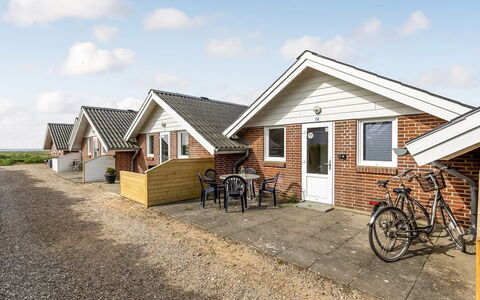 Reinhold - 1.9Km from the Sea: Estate, Shade, Driveway, Farmhouse