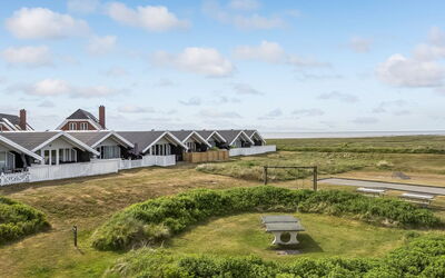 Reinhold - 1.9Km from the Sea