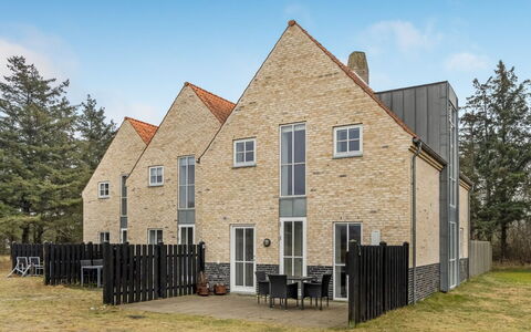 Etly - 246M from the Sea: Facade, Estate, Cottage, Brickwork, Lawn, Sash Window, Yard, Driveway, Siding, Farmhouse