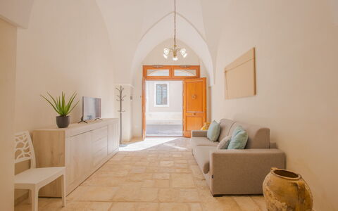 Casa Ettore: Flooring, Floor, Interior Design, Ceiling, Room, Wood Flooring, Living Room, Tile, Wood Stain