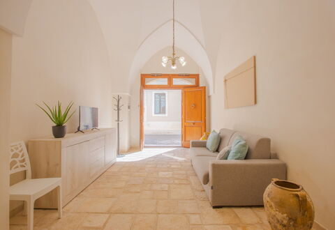 Casa Ettore: Flooring, Floor, Interior Design, Ceiling, Room, Wood Flooring, Living Room, Tile, Wood Stain