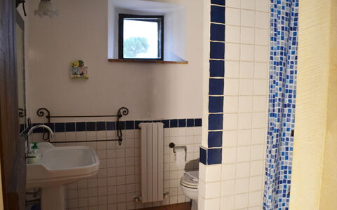 Appartamento Bellosguardo, Wifi, Near Perugia: Wall, Flooring, Plumbing Fixture, Floor, Interior Design, Bathroom, Tile, Plumbing, Composite Material, Room