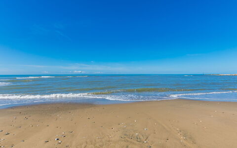 Mediterraneo: Blue, Sky, Water, Daytime, Beach, Body Of Water, Water Resources, Horizon, Coast