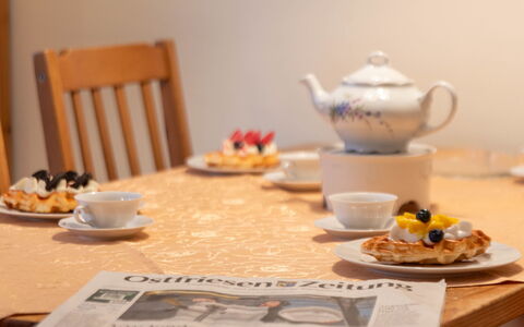 Krebs: Tableware, Serveware, Dishware, Cup, Furniture, Table, Drinkware, Food, Coffee Cup, Porcelain