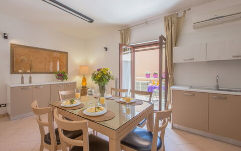 La Nuvola Sui Pedali: Furniture, Flooring, Interior Design, Floor, Kitchen & Dining Room Table, Chair, Table, Apartment, Dining Room, Countertop