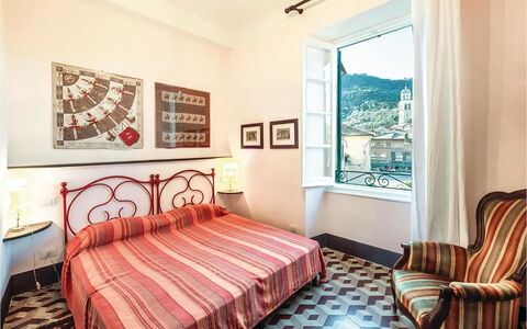 Casa Camuri - Levanto: Wall, Window, Apartment, Balcony, Hotel