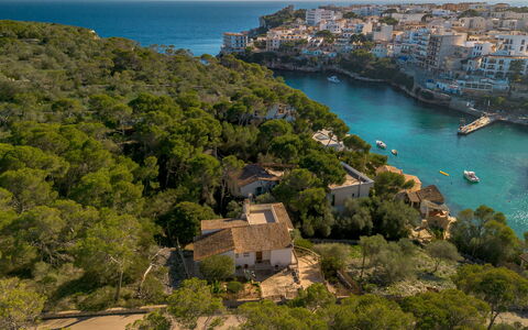 Cas Padrins de Santanyi: Water, Body Of Water, Natural Landscape, Coast, Landscape, Coastal And Oceanic Landforms, Bank, Lake, Tourist Attraction, Shore