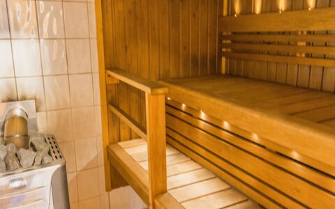 Laura: Bed, Furniture, Bedroom, Interior Design, Bedding, Bed Sheet, Flooring, Wood, Floor, Room