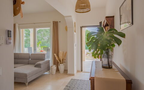 Villa Vera: Furniture, Wall, Interior Design, Couch, Wood, Flooring, Living Room, Home, Floor, Ceiling