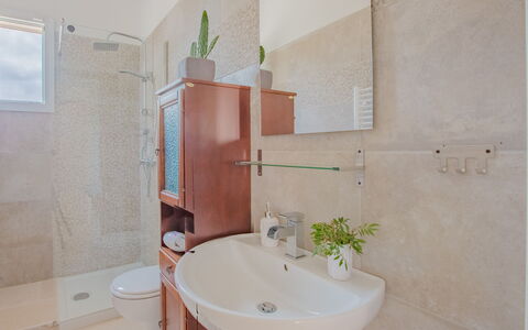 Villa Vera: Bathroom, Bathroom Sink, Plumbing Fixture, Flooring, Sink, Interior Design, Floor, Tap, Toilet, Plumbing
