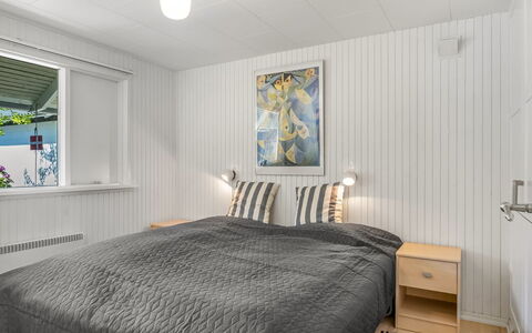 Sven - 250M to the Fjord: Wood, Ceiling, Interior Design, Bedroom, Flooring, Floor, Bed, Furniture, Bedding, Bed Sheet