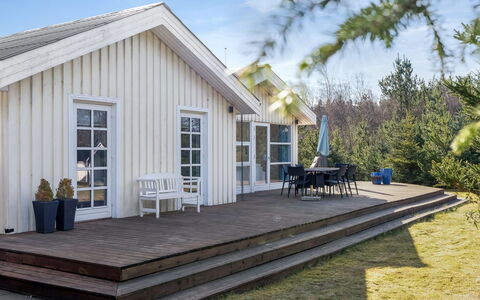 Toska - 3Km from the Sea: Red, Tableware, Serveware, Drinkware, Dishware, Food