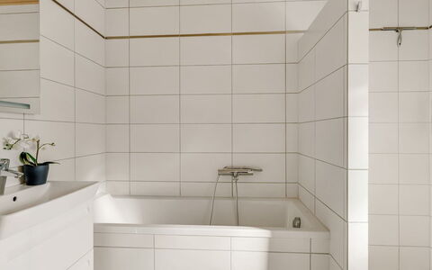 Toska - 3Km from the Sea: Flooring, Floor, Interior Design, Bathroom, Plumbing Fixture, Bathtub, Tile, Plumbing, Composite Material, Room