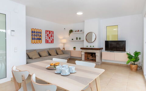 Accommodation:&nbsp;El Moli 369.3