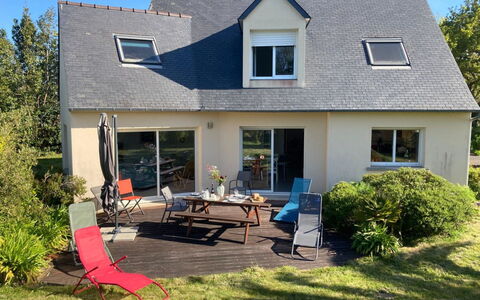 Villa la Clarté: Cottage, Roof, Home, Estate, Landscaping, Garden, Shade, Yard, Farmhouse