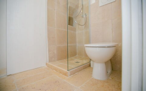 Casa Tosca: Flooring, Floor, Bathroom, Plumbing Fixture, Tile, Toilet, Toilet Seat, Plumbing