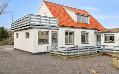 Elsabeth - 50M from the Sea