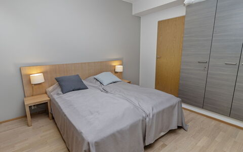 Ruka Chalets 2 Huoneisto 2405: Flooring, Floor, Interior Design, Bed, Wood, Furniture, Bedroom, Wood Flooring, Room, Ceiling