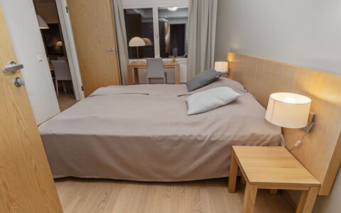 Ruka Chalets 2 Huoneisto 2405: Furniture, Bed, Interior Design, Flooring, Floor, Bedroom, Wood, Bedding, Room, Bed Sheet