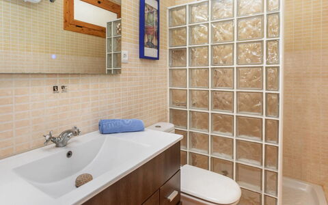 Brat Salions: Flooring, Interior Design, Wall, Bathroom, Floor, Plumbing Fixture, Room, Plumbing, Bathroom Cabinet, Tile