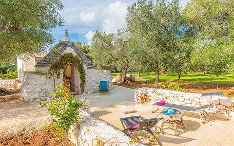 Trullo Della Quercia: Garden, Landscaping, Yard, Backyard, Farmhouse